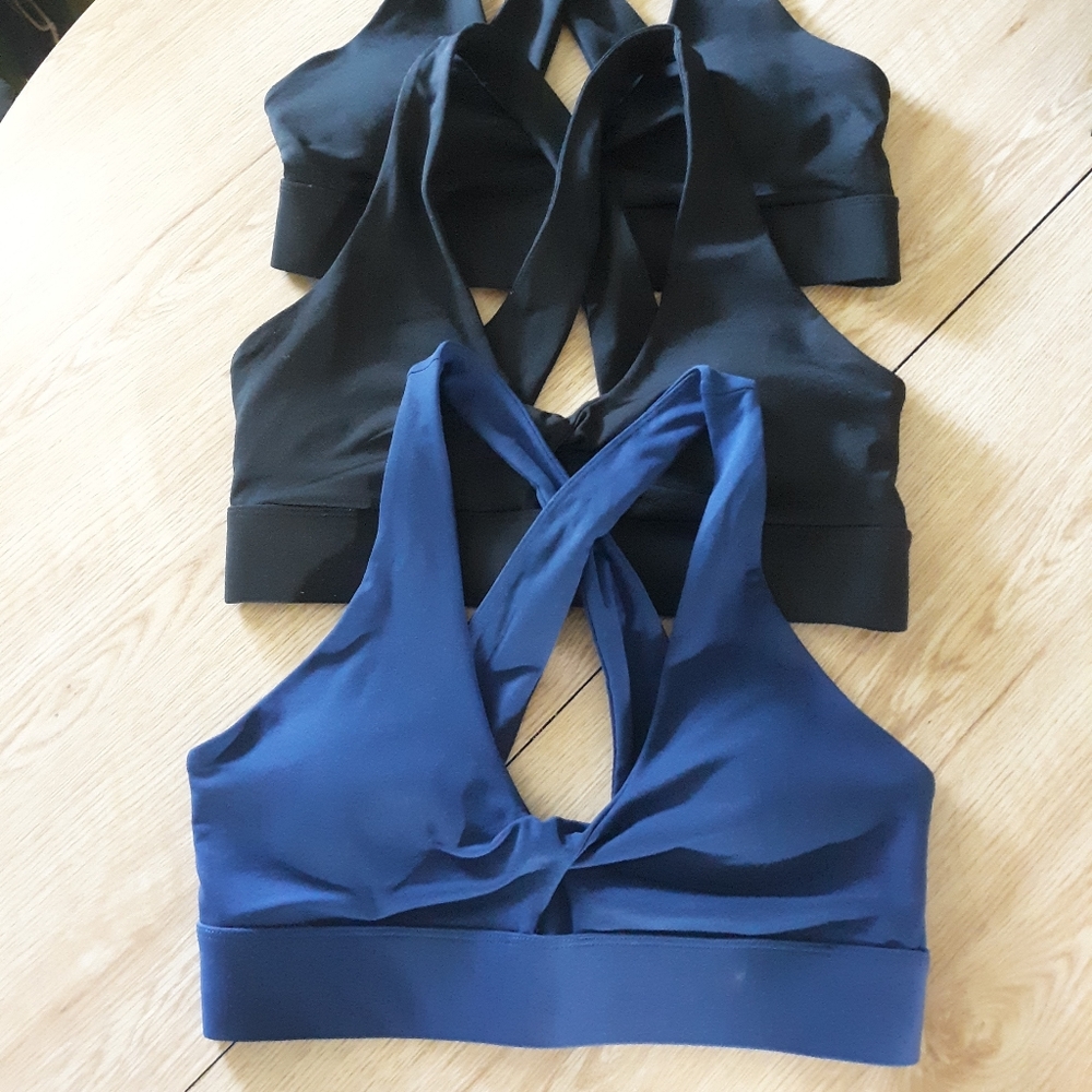Lot 3 Fabletics Oasis Twist Front Sports Bras